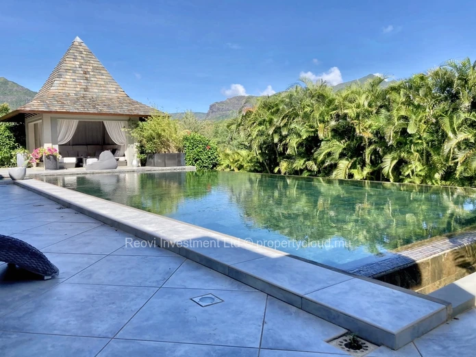 Exclusive Villa de 8 chambres sur un Terrain Immense