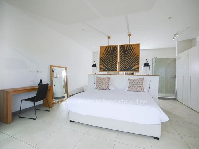 EXCEPTIONNEL Penthouse de 4 chambres avec Vue Panoramique & PIeds dans l'eau