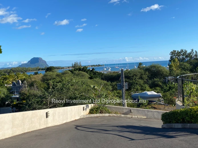 Stunning GF Apartment with Sea View et Le Morne-View