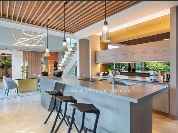 One of a Kind Luxury 5 Bedrooms Villa
