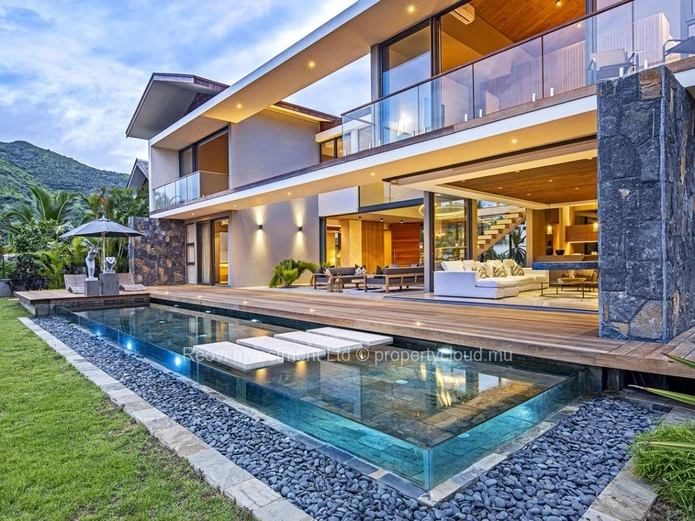 One of a Kind Luxury 5 Bedrooms Villa
