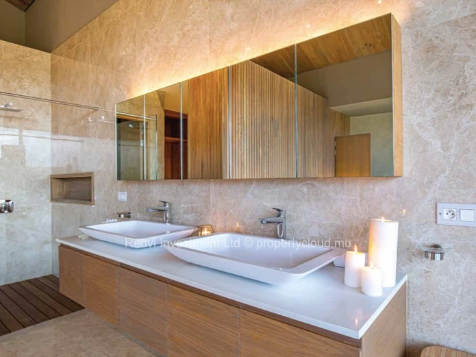 One of a Kind Luxury 5 Bedrooms Villa