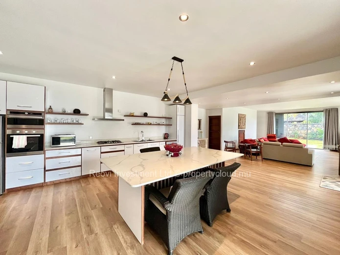 EXCEPTIONAL BEACHFRONT Newly Renovated Villa on freehold land 