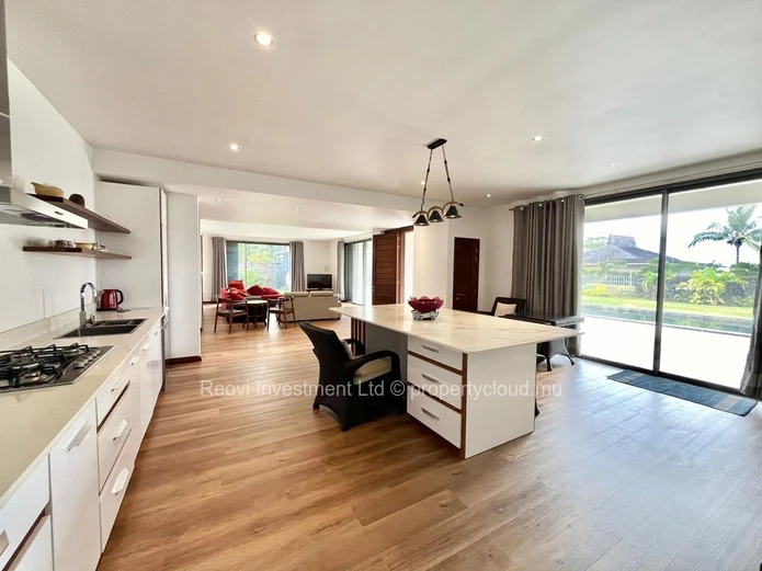 EXCEPTIONAL BEACHFRONT Newly Renovated Villa on freehold land 
