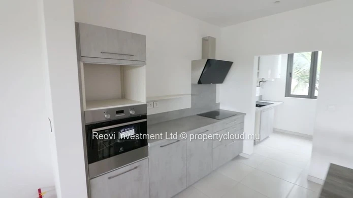 Spacious & Modern Apartment in Pereybere with Jacuzzi & Pool