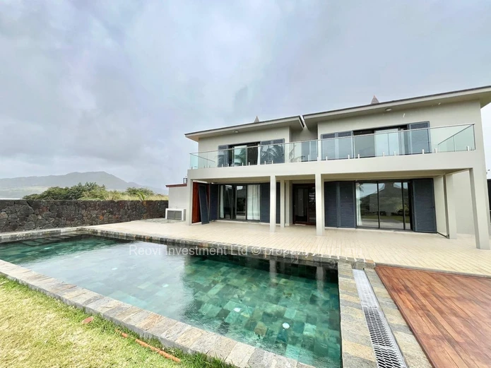EXCEPTIONAL BEACHFRONT Newly Renovated Villa on freehold land 
