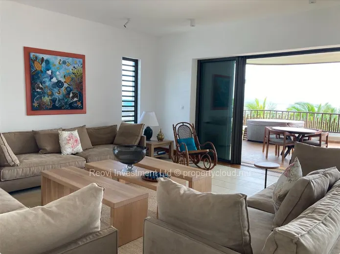 Lavish Penthouse with Sea View & Beachfront in Cap Malheureux