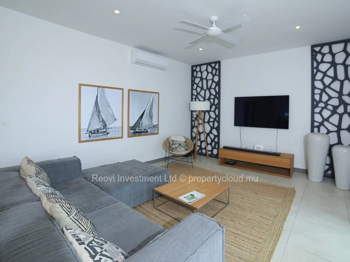 EXCEPTIONNEL Penthouse de 4 chambres avec Vue Panoramique & PIeds dans l'eau