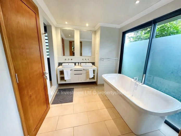 Villa de Luxe avec un grand Jardin Exotique
