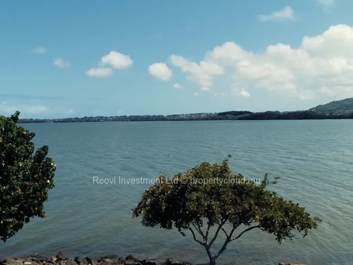 EXCEPTIONAL BEACHFRONT Newly Renovated Villa on freehold land 