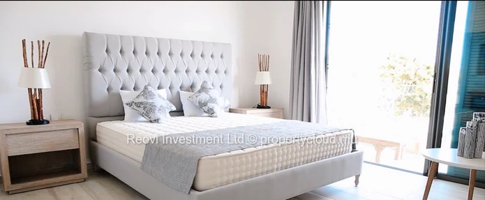 Spacious & Modern Apartment in Pereybere with Jacuzzi & Pool
