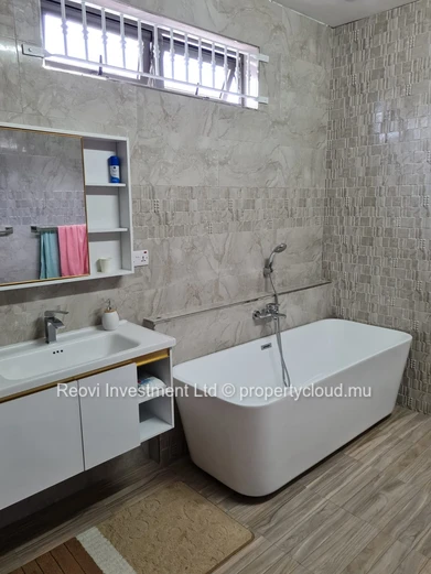 Spacious & Modern 4 Beds Villa in Grand Bay with Private Pool