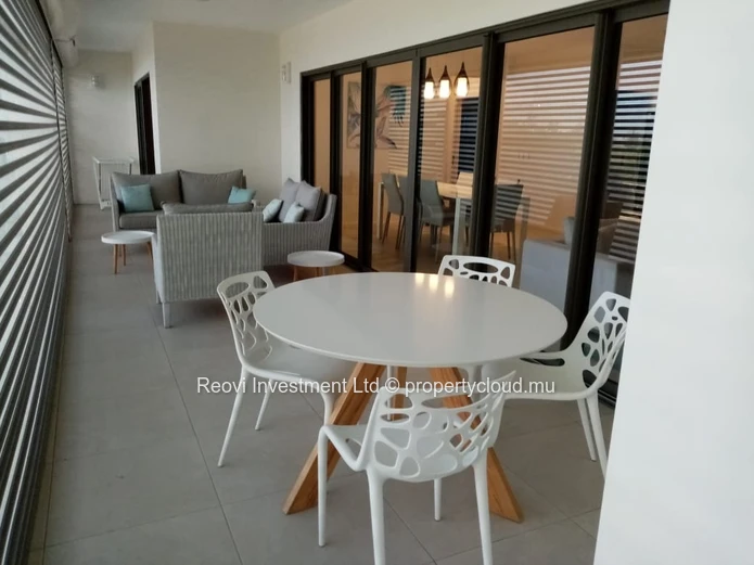 Gem like Apartment with Private Pool and Garden niched with Sea-View