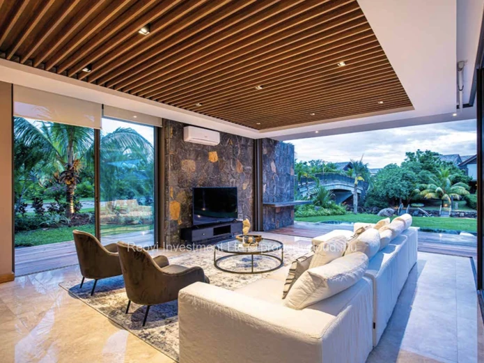 One of a Kind Luxury 5 Bedrooms Villa