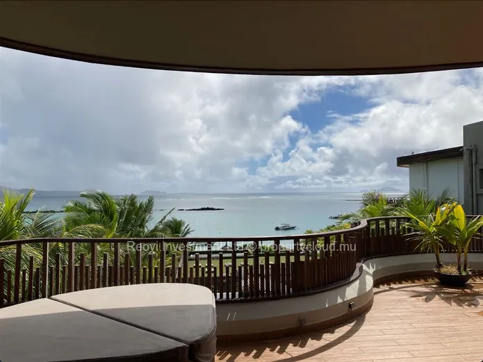 Lavish Penthouse with Sea View & Beachfront in Cap Malheureux