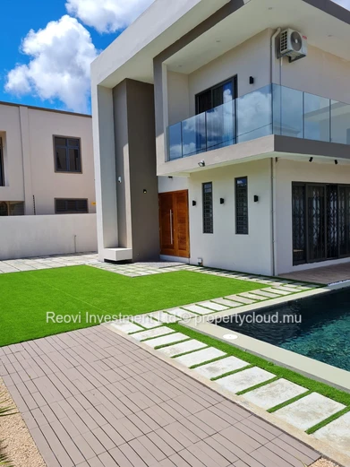 Spacious & Modern 4 Beds Villa in Grand Bay with Private Pool