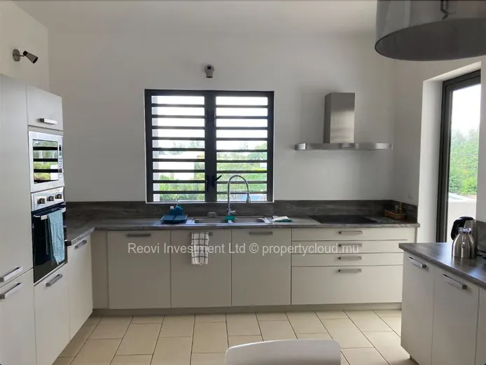 Lavish Penthouse with Sea View & Beachfront in Cap Malheureux